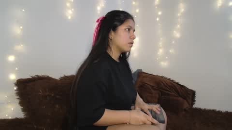 Snapshot of saraandthomas chatting on 12.12.24 sara and thomas online show from 12.12.24