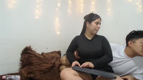 Snapshot of saraandthomas chatting on 01.11.25 sara and thomas online show from 01.11.25