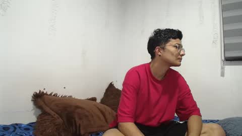 Snapshot of saraandthomas chatting on 01.26.25 sara and thomas online show from 01.26.25