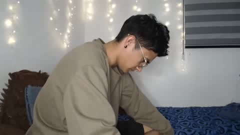 Snapshot of saraandthomas chatting on 01.30.25 sara and thomas online show from 01.30.25