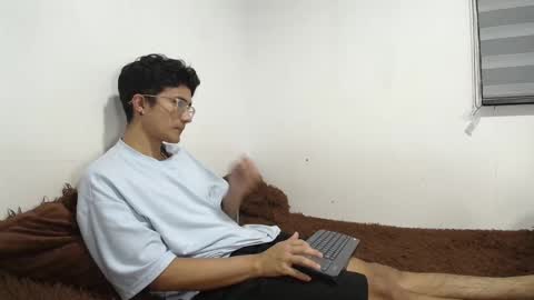 Snapshot of saraandthomas chatting on 02.20.25 sara and thomas online show from 02.20.25