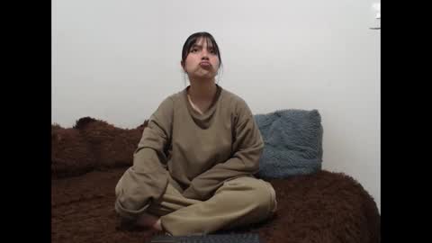 Snapshot of saraandthomas chatting on 09.29.25 sara and thomas online show from 09.29.25