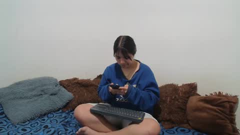 Snapshot of saraandthomas chatting on 10.05.25 sara and thomas online show from 10.05.25