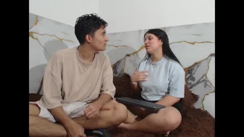 Snapshot of saraandthomas chatting on 11.11.25 sara and thomas online show from 11.11.25