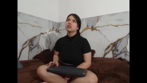 Snapshot of saraandthomas chatting on 11.20.25 sara and thomas online show from 11.20.25