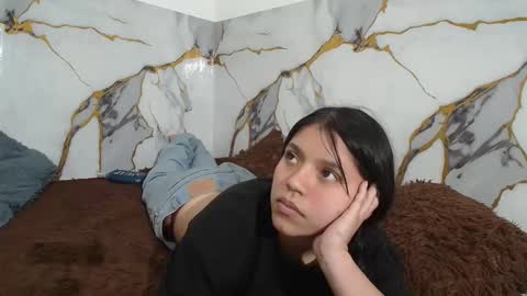 Snapshot of saraandthomas chatting on 12.13.25 sara and thomas online show from 12.13.25