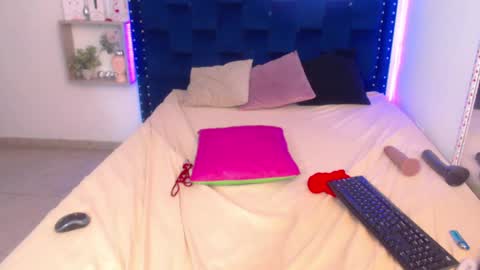 SARAHGIL online show from 02.02.25