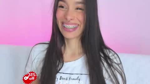 Snapshot of saraarchbould chatting on 10.20.25 Sara online show from 10.20.25