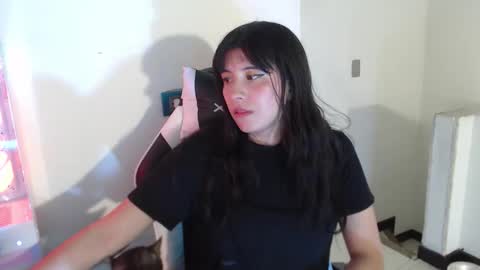 Snapshot of saracony chatting on 05.27.26 saracony online show from 05.27.26
