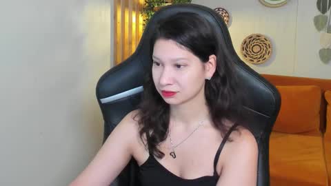 Snapshot of saradenars chatting on 11.10.25 SaraDenars online show from 11.10.25