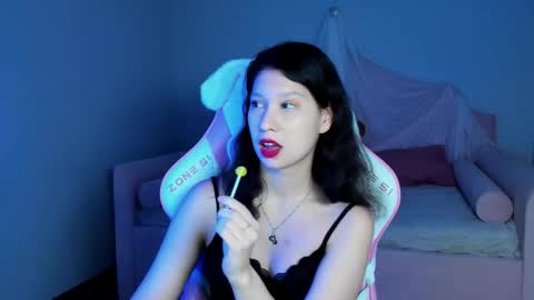 Snapshot of saradenars chatting on 11.14.25 SaraDenars online show from 11.14.25