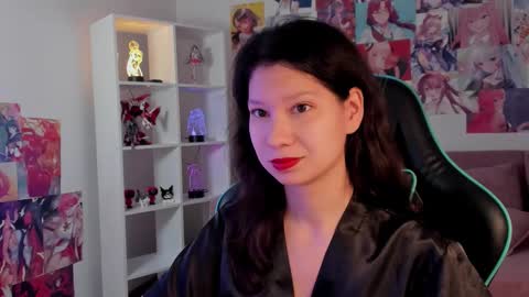 Snapshot of saradenars chatting on 11.19.25 SaraDenars online show from 11.19.25