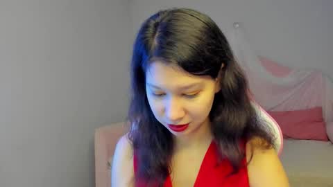 Snapshot of saradenars chatting on 11.21.25 SaraDenars online show from 11.21.25