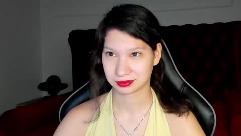 Snapshot of saradenars chatting on 11.24.25 SaraDenars online show from 11.24.25