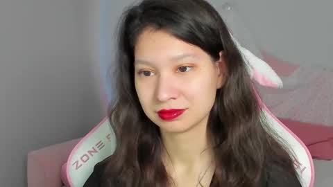 Snapshot of saradenars chatting on 11.30.25 SaraDenars online show from 11.30.25