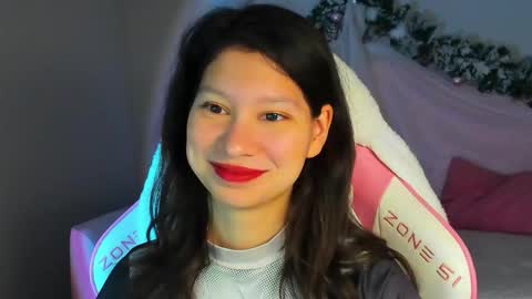 Snapshot of saradenars chatting on 12.14.25 SaraDenars online show from 12.14.25