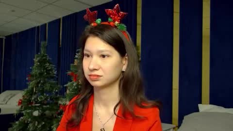 Snapshot of saradenars chatting on 12.15.25 SaraDenars online show from 12.15.25