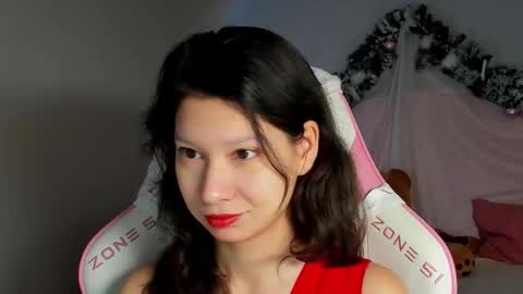 Snapshot of saradenars chatting on 12.19.25 SaraDenars online show from 12.19.25