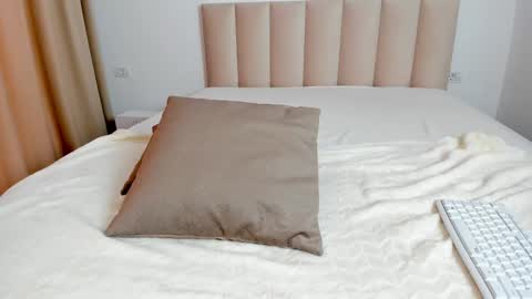 saradiamond01 online show from 01.26.25