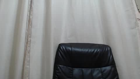 saradorj92 online show from 10.15.25