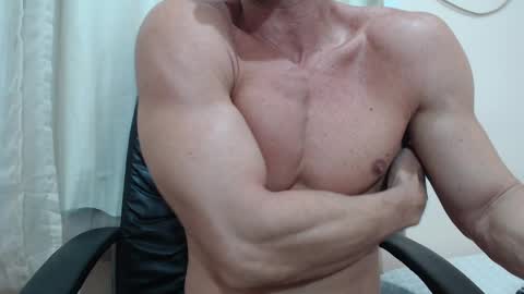 saradorj92 online show from 11.11.25