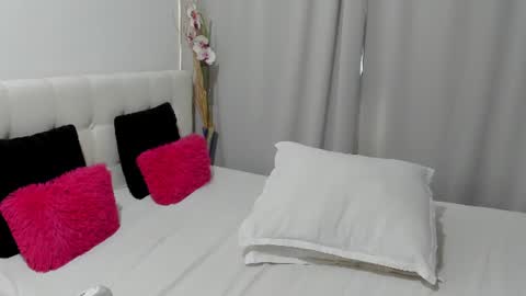 Snapshot of saradusk chatting on 06.24.26 Sara online show from 06.24.26