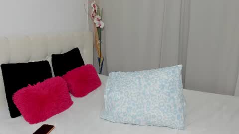 Snapshot of saradusk chatting on 06.27.26 Sara online show from 06.27.26
