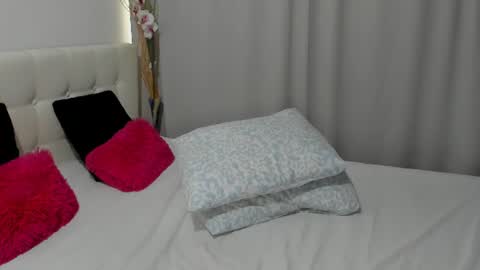 Snapshot of saradusk chatting on 07.05.26 Sara online show from 07.05.26
