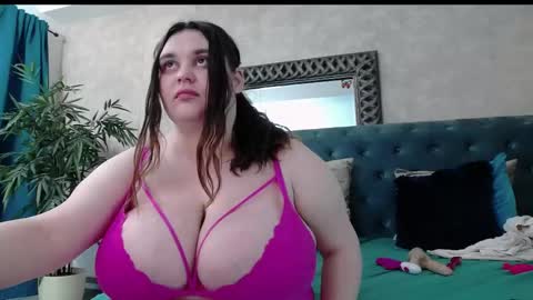 Snapshot of saraelise chatting on 05.19.26 saraelise online show from 05.19.26