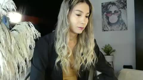 Snapshot of saragoddesshot chatting on 10.30.25 CALL ME LOVE SARITA online show from 10.30.25