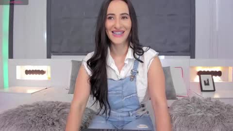  Sara Gomez  online show from 02.14.25