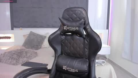  Sara Gomez  online show from 02.27.25