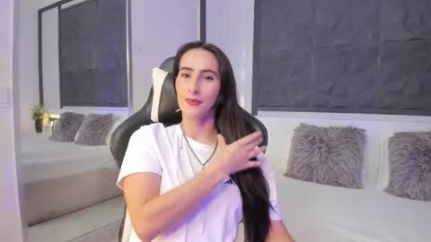 Snapshot of saragomez_1 chatting on 01.08.26 Sara Gomez online show from 01.08.26