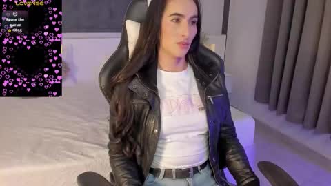 Snapshot of saragomez_1 chatting on 01.10.26 Sara Gomez online show from 01.10.26