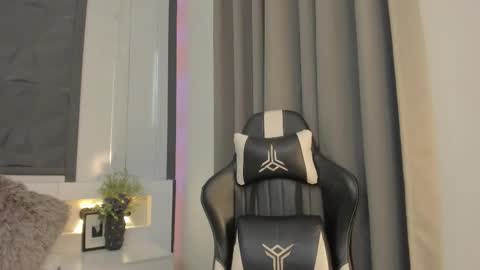 Snapshot of saragomez_1 chatting on 02.11.26 Sara Gomez online show from 02.11.26