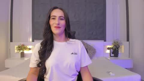 Snapshot of saragomez_1 chatting on 02.20.26 Sara Gomez online show from 02.20.26