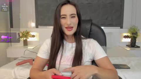 Snapshot of saragomez_1 chatting on 03.24.26 Sara Gomez online show from 03.24.26