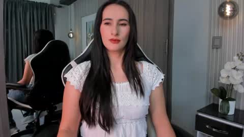 Snapshot of saragomez_1 chatting on 06.26.26 Sara Gomez online show from 06.26.26