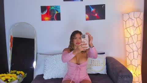 Snapshot of sarah__cinnamon chatting on 09.21.25 sarah  cinnamon online show from 09.21.25