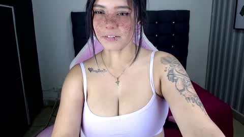 Snapshot of sarah__moon1 chatting on 02.12.25 Sarah Moon online show from 02.12.25