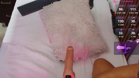 Snapshot of sarah_babe_ chatting on 11.12.25 Sarah online show from 11.12.25