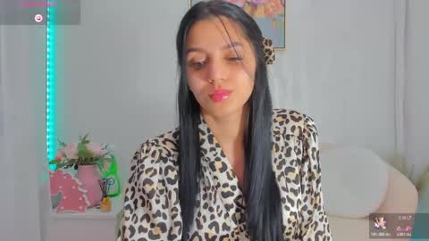 Snapshot of sarah_blake_ chatting on 05.18.26 Sara online show from 05.18.26