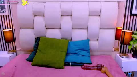 Snapshot of sarah_cream chatting on 12.18.25 Sarah online show from 12.18.25