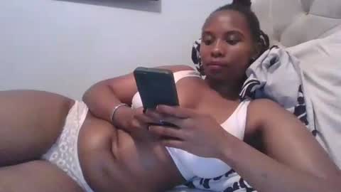 Snapshot of sarah_haggai chatting on 10.26.25 sarah_haggai online show from 10.26.25