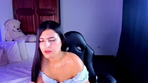 Snapshot of sarah_montale chatting on 01.11.25 Sarah Independent model online show from 01.11.25