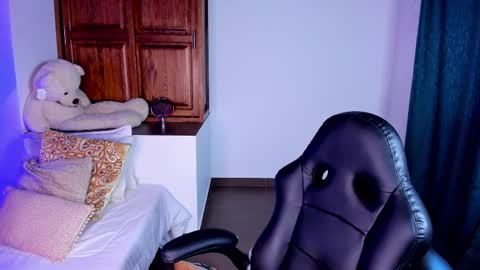 Snapshot of sarah_montale chatting on 02.20.25 Sarah Independent model online show from 02.20.25