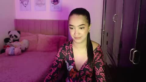 Snapshot of sarah_stone15 chatting on 02.06.25 Sarah online show from 02.06.25