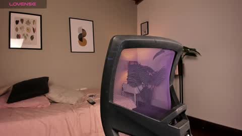 Snapshot of sarah_volkov chatting on 12.04.24 online show from 12.04.24