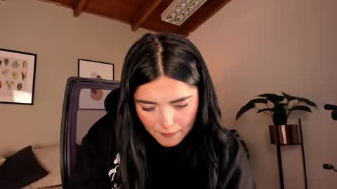 Snapshot of sarah_volkov chatting on 12.13.24 online show from 12.13.24