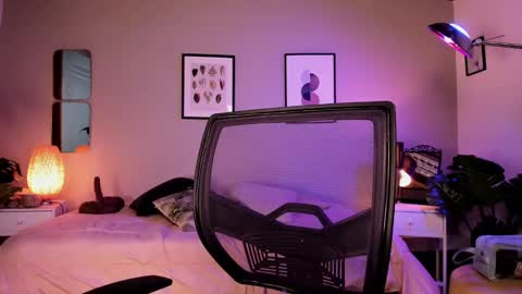 Snapshot of sarah_volkov chatting on 12.19.24 online show from 12.19.24